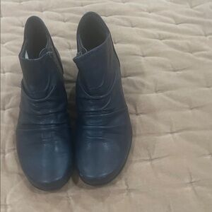 Stylish Navy Noat Ankle Boots